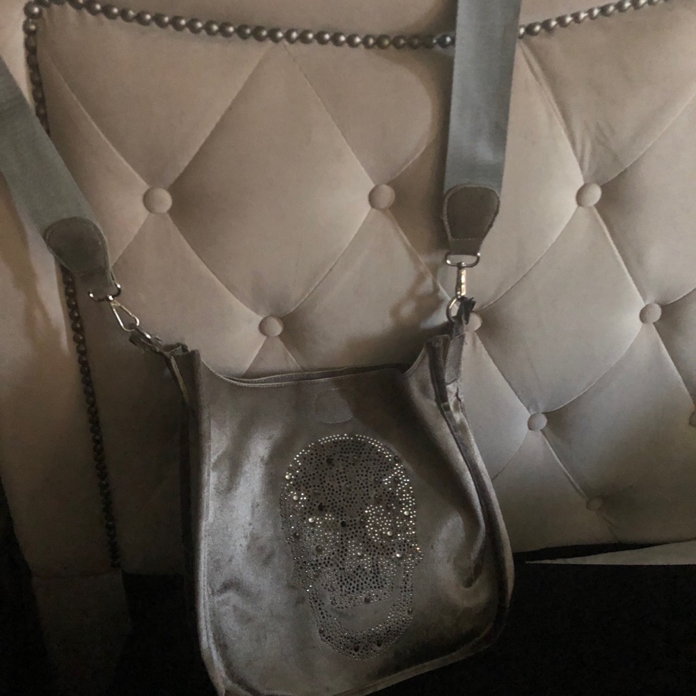 Skull cross body bag.